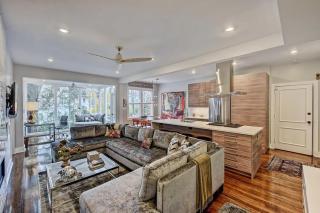 Modern 2BR Condo with Sunroom near Uptown - Charlotte - 2