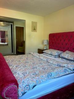 Large 2BR Bungalow Independent fully Furnished with Parking & Garden - Bradenham - 8