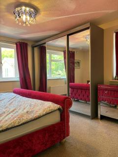 Large 2BR Bungalow Independent fully Furnished with Parking & Garden - Bradenham - 5