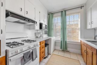 Retro 1BR in Elizabeth with Porch & Eclectic Design - Charlotte - 7