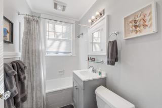 Retro 1BR in Elizabeth with Porch & Eclectic Design - Charlotte - 5