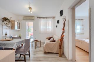 Bezauberndes Apartment mit beheiztem Privatpool, Grill, Babybett, Grill, WiFi - Fažana - 8