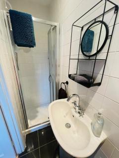 Victorian red-brick home in picturesque market town - - 6