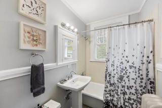 Elegant and Colorful 1BR with Covered Porch - Charlotte - 3