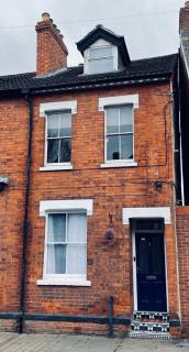 Victorian red-brick home in picturesque market town - - 0