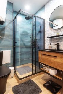 Modern 1 Bedroom by the Gondola - 1