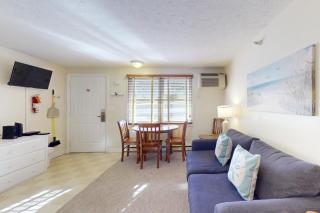 Unit 117 for Poolside Fun - 7