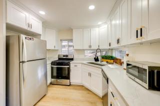 Spacious Family Home with Deck in Lake Arrowhead! - Lake Arrowhead - 2