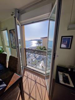 Villa Azzurra Menton Apt Luxe, Front Mer, 4th floor of 5, WiFi, TVSat, Climate - Mentone - 9