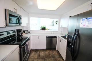 Castle M16 Ocean/Pool view, balcony, gym. tennis, & free valet parking! - 4
