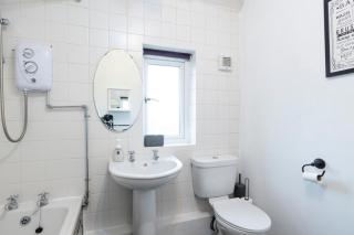 Leeds 3-Bedroom Retreat with Free WiFi and Parking - Ideal for Family and Contractors - Killingbeck - 1
