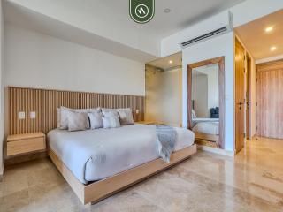 Stunning Oceanfront Condo - Pools - Beach Club - 9