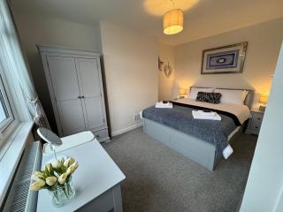 Worthing Beach 180 - Sea Views & Free Parking - 8