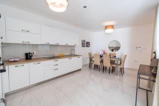 Sliema A27 - 5 mins walk to Valletta Ferry - Shopping Mall and Bay - Sliema - 1
