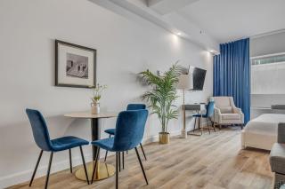 Initial / Bluebird / Downtown Qc - Québec - 2