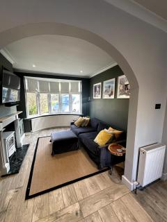 Newly Renovated 2-Bed Home - Greenhill - 3