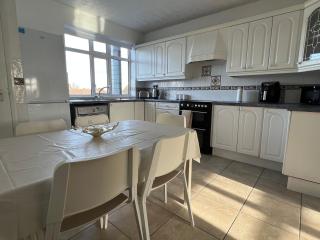 Tile Cross Entire Apartment - Near Airport, NEC & More - 2