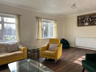 Tile Cross Entire Apartment - Near Airport, NEC & More - Birmingham - 4