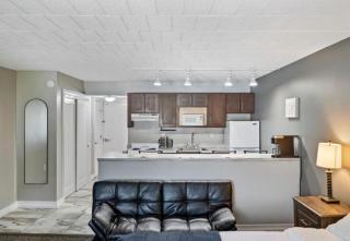 Upscale Studio in NY with Kitchen & Serene Setting - 1