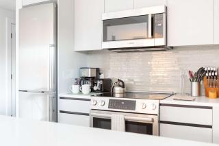 Entire Apt Downtown Seaport with Pool - Boston - 4