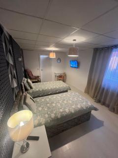 Executive Room 3 Near Southmead Hospital on suite bathroom - Bristol - 8