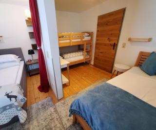 Urlaub am Krausberghof, Apartment mit Balkon und Parkplatz, inmitten der Natur, Sauna und Infrarotkabine, kostenfreie Kaffeekapseln, 6 Fahrminuten zur Alpentherme Gastein und zur Schlossalmbahn, Spielplatz - Bad Hofgastein - 4