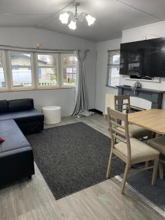 Cosy Caravan near the beach - Walton-on-the-Naze - 0
