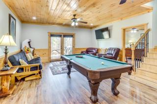 Blue Ridge Orchard Overlook Cabin with Hot Tub - 8