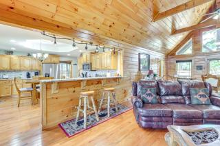 Blue Ridge Orchard Overlook Cabin with Hot Tub - 4