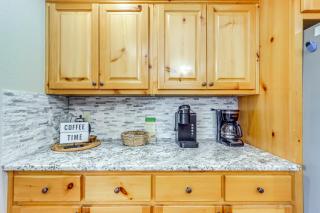 Blue Ridge Orchard Overlook Cabin with Hot Tub - 2