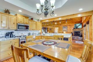 Blue Ridge Orchard Overlook Cabin with Hot Tub - 1