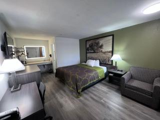 Super 8 by Wyndham Fredericksburg - Fredericksburg - 1