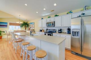 2 Blocks to Shore Atlantic Beach Home with Views! - Atlantic Beach - 3