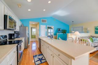2 Blocks to Shore Atlantic Beach Home with Views! - Atlantic Beach - 2