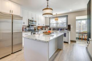 4 Mi to Liberty Bridge Greenville Getaway with Deck - Greenville - 2