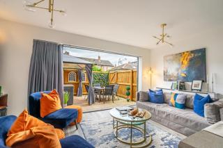 The Ebor House - With Hot Tub - 9