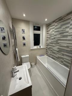 The Victorian Apartment - Surbiton - 4