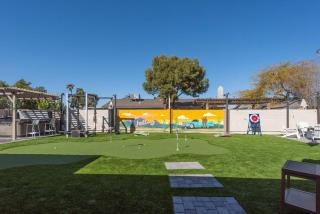 Phoenix 4 BDR Home with Gym & Hot Tub - Phoenix - 8