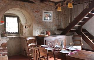 Maison de tuiles au pieds du château de Castelnau - 8