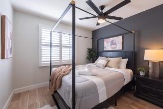 Phoenix 4 BDR Home with Gym & Hot Tub - 7