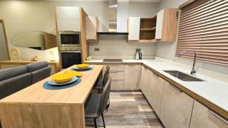 Modern Retreat - Comfort & Style - - 6