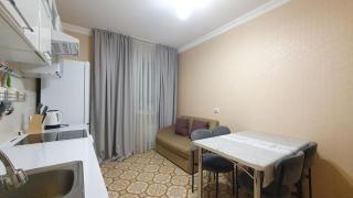 102 центр, 1-6 гостей 2-х комн кв с 2-мя кроватями и 2-мя диванами на 23м этаже,кондиционер,фильтр воды, смарт ТВ, интернет бесплатный - 2