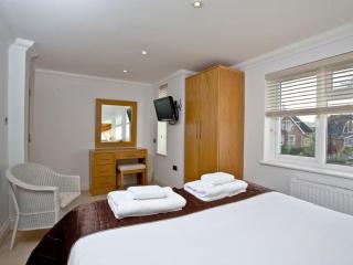 7 Goodrington Lodge - 3
