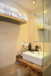 Chic & Modern in City Center - Pool, IPTV & Comfort - 2