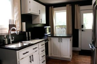 Charming Downtown Cottage with Parking & Full Kitchen - 5
