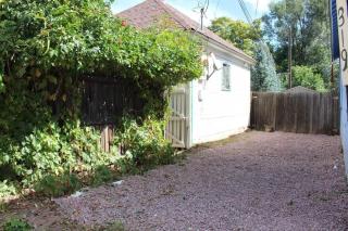 Charming Downtown Cottage with Parking & Full Kitchen - 2