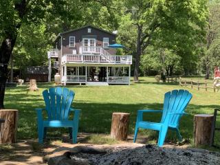 Bear Valley- Riverfront with hot tub! - Luray - 0