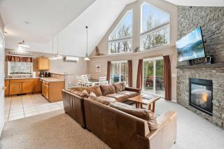 Minutes to Downtown & National Forest Ash Lodge - 5