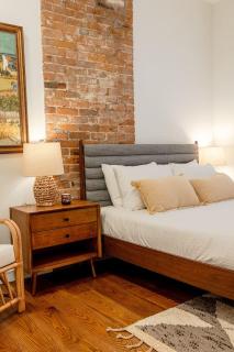 Walk to ALL - Washington Park - Gorgeous 2BR Condo - 4