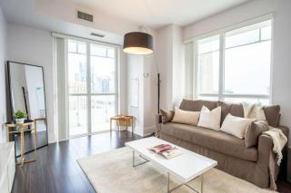 Luxury Condo with Pool, CN Tower View, Gym, Workspace - 0